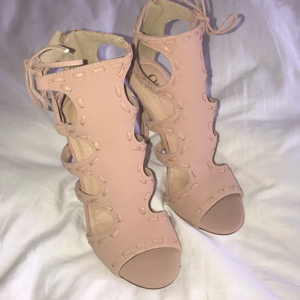 Olivia Ferguson heels 👠